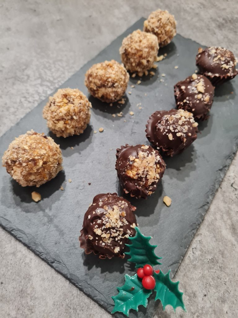 Read more about the article Energy balls μελομακάρονο